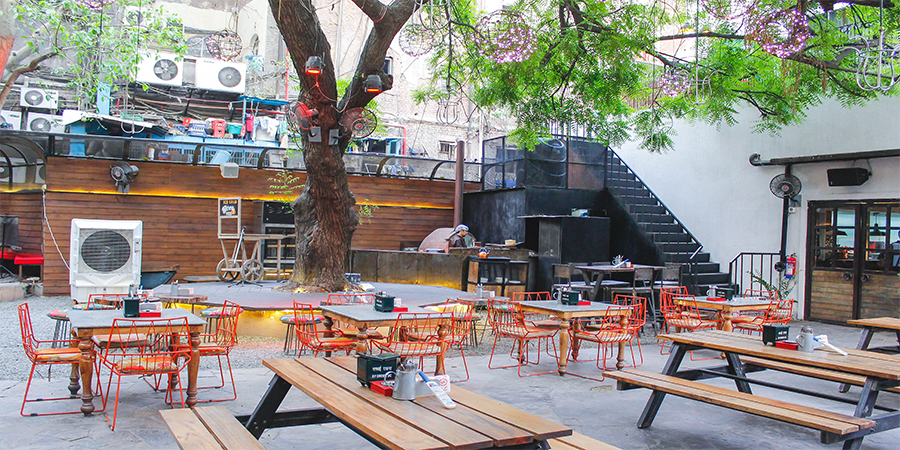 Unplugged Courtyard Cafe